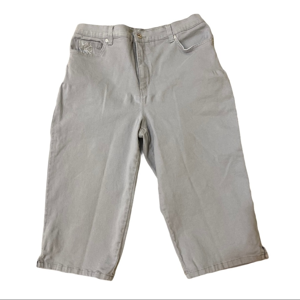 Gloria Vanderbilt embellished capris